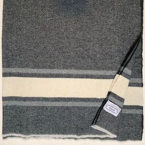 Origaudio Elliston Wool blend blanket with clip on carrier